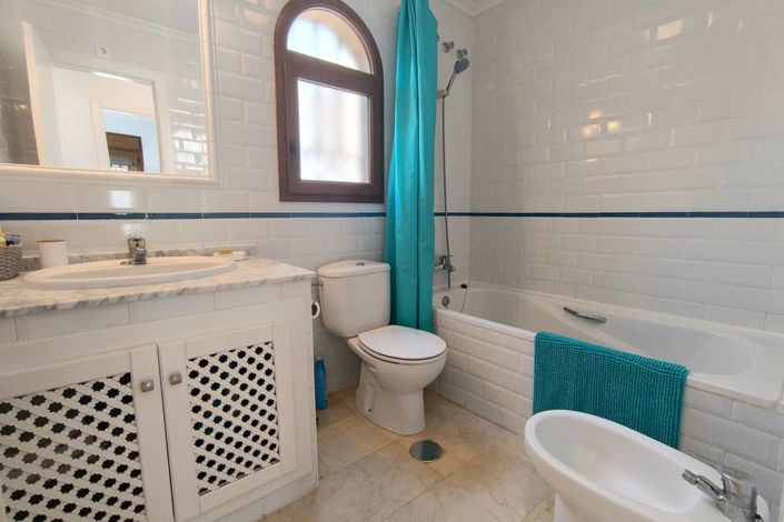 Image No.15-3 Bed Property for sale