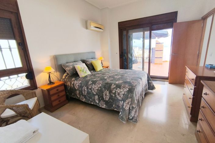 Image No.19-3 Bed Property for sale