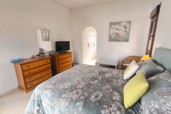 Image No.20-3 Bed Property for sale