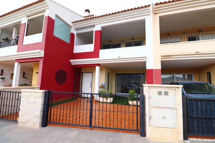 Image No.1-3 Bed Townhouse for sale