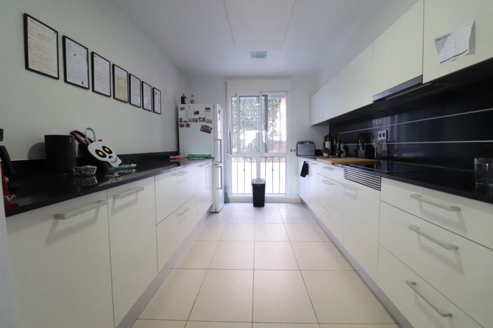 Image No.8-3 Bed Townhouse for sale