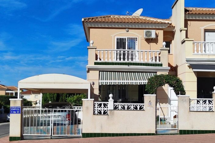 Image No.1-3 Bed Villa for sale