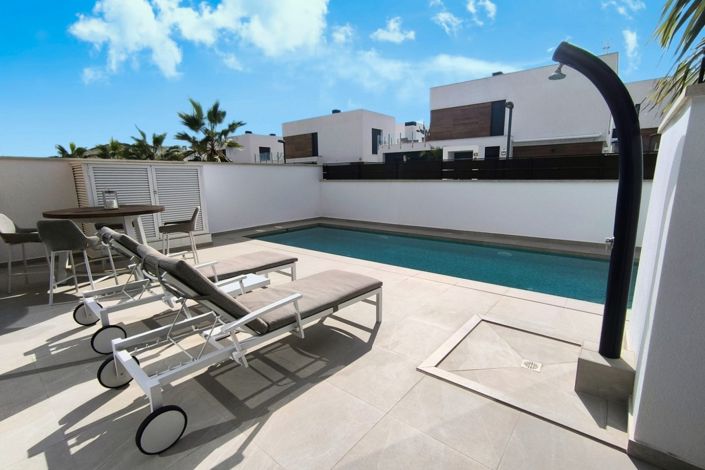 Image No.2-3 Bed Villa for sale