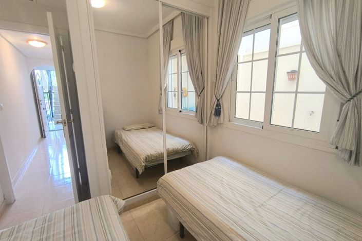 Image No.10-2 Bed Property for sale