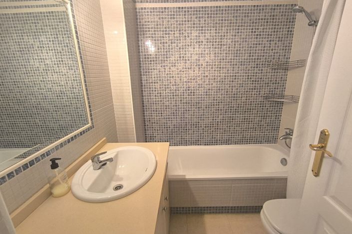 Image No.12-2 Bed Property for sale