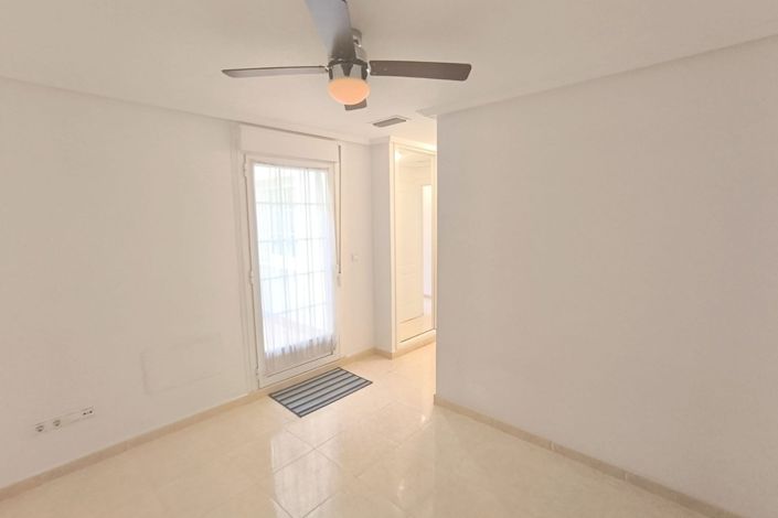 Image No.7-2 Bed Property for sale