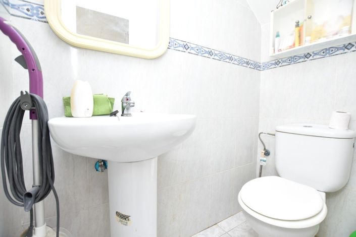 Image No.12-2 Bed Property for sale