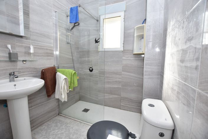 Image No.15-2 Bed Property for sale