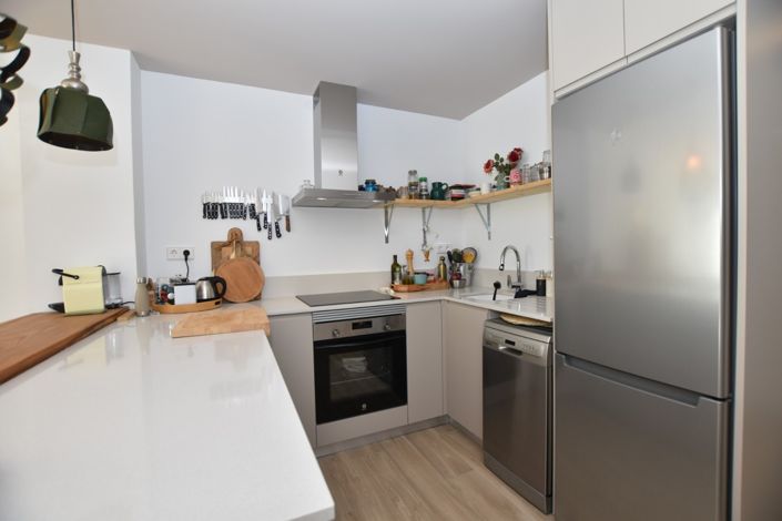 Image No.10-2 Bed Property for sale