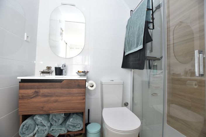 Image No.28-2 Bed Property for sale