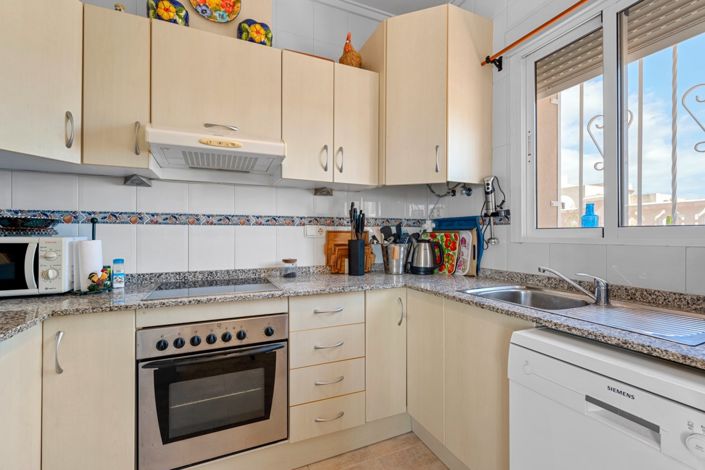 Image No.20-2 Bed Townhouse for sale