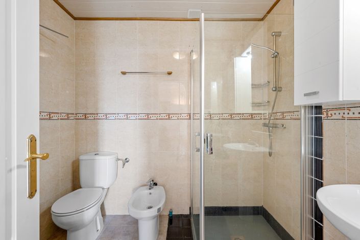 Image No.23-2 Bed Townhouse for sale