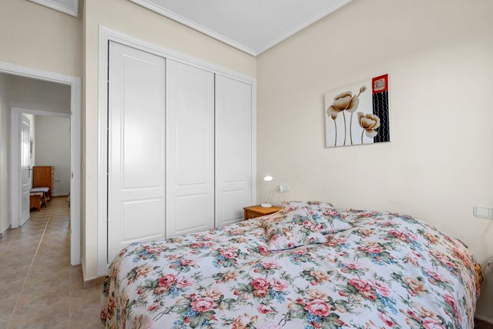 Image No.25-2 Bed Townhouse for sale