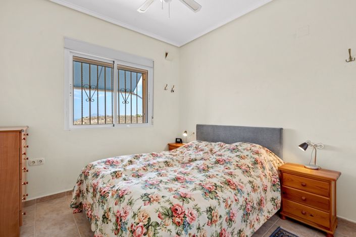 Image No.26-2 Bed Townhouse for sale