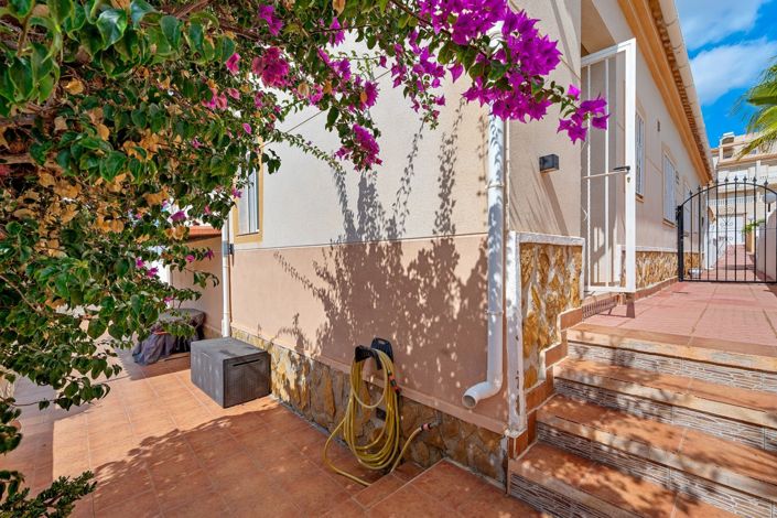 Image No.8-2 Bed Townhouse for sale