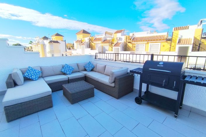 Image No.19-3 Bed Townhouse for sale