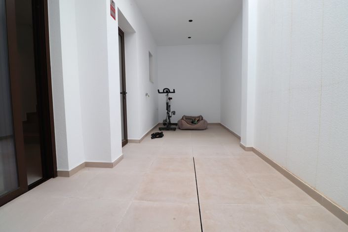 Image No.22-3 Bed Townhouse for sale