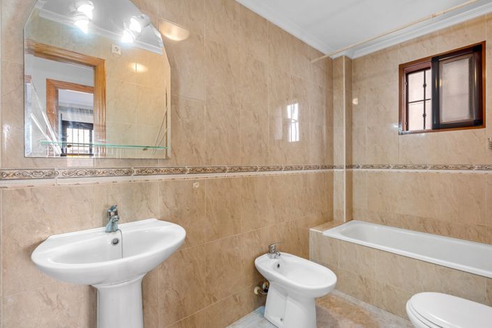 Image No.12-2 Bed Bungalow for sale