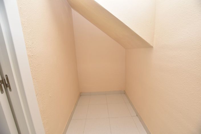 Image No.10-3 Bed Property for sale