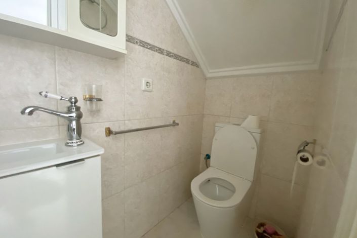 Image No.16-2 Bed Townhouse for sale