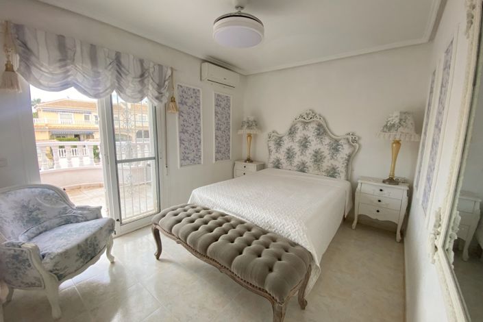 Image No.23-2 Bed Townhouse for sale