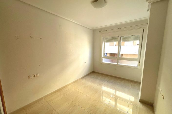 Image No.12-3 Bed Property for sale