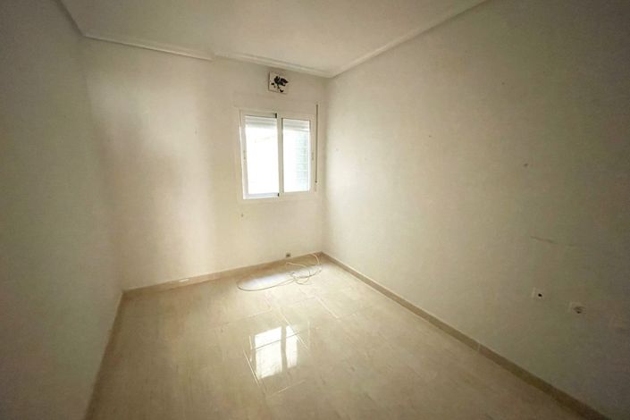 Image No.13-3 Bed Property for sale