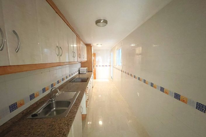 Image No.6-3 Bed Property for sale