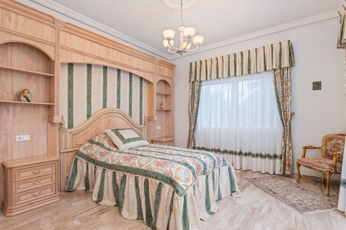 Image No.23-5 Bed Chalet for sale