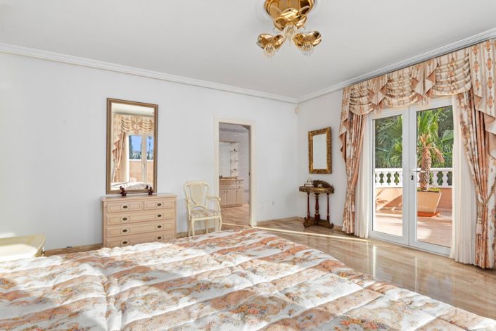 Image No.28-5 Bed Chalet for sale