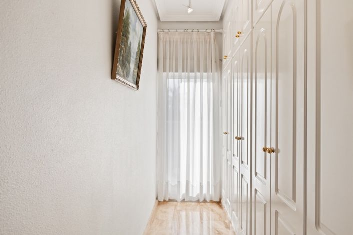 Image No.30-5 Bed Chalet for sale