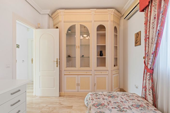 Image No.35-5 Bed Chalet for sale