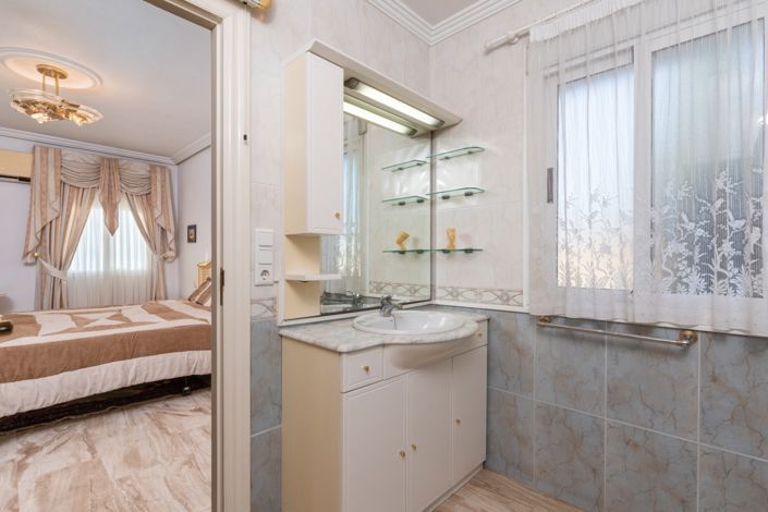 Image No.36-5 Bed Chalet for sale