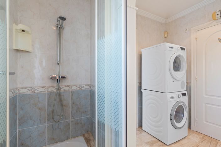 Image No.37-5 Bed Chalet for sale