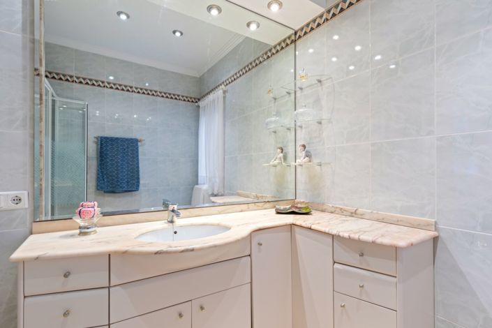 Image No.41-5 Bed Chalet for sale