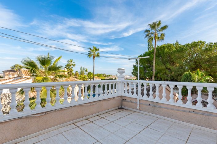 Image No.45-5 Bed Chalet for sale