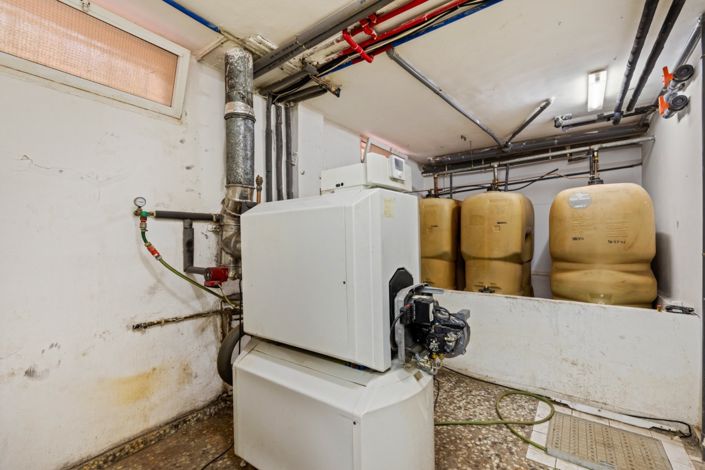 Image No.47-5 Bed Chalet for sale