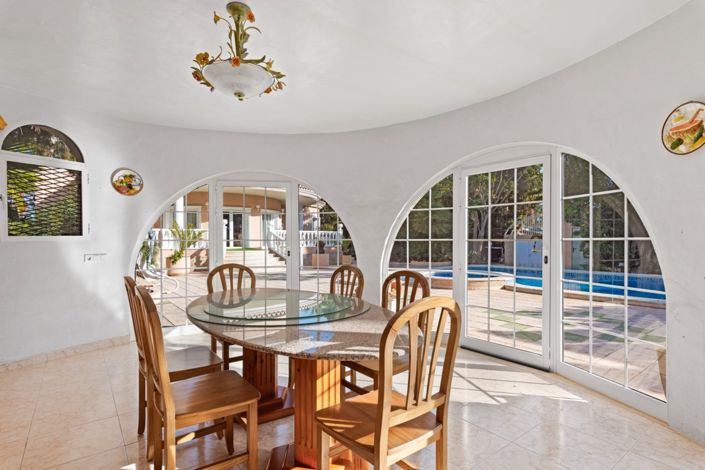 Image No.50-5 Bed Chalet for sale