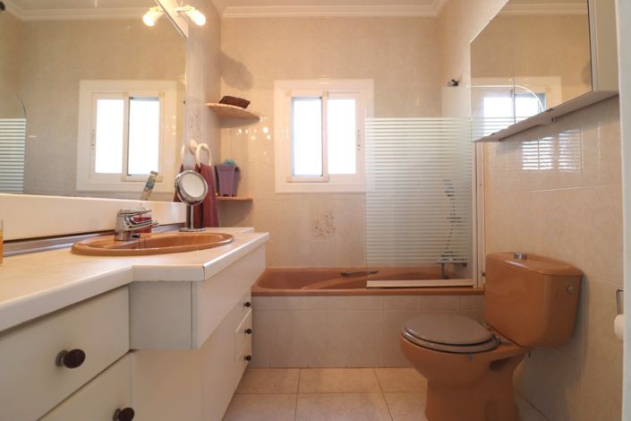 Image No.25-4 Bed Villa for sale