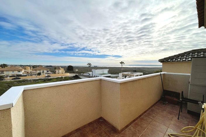 Image No.20-3 Bed Townhouse for sale