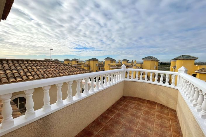 Image No.21-3 Bed Townhouse for sale