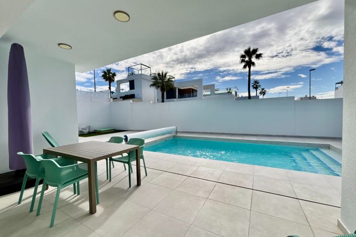 Image No.2-3 Bed Villa for sale