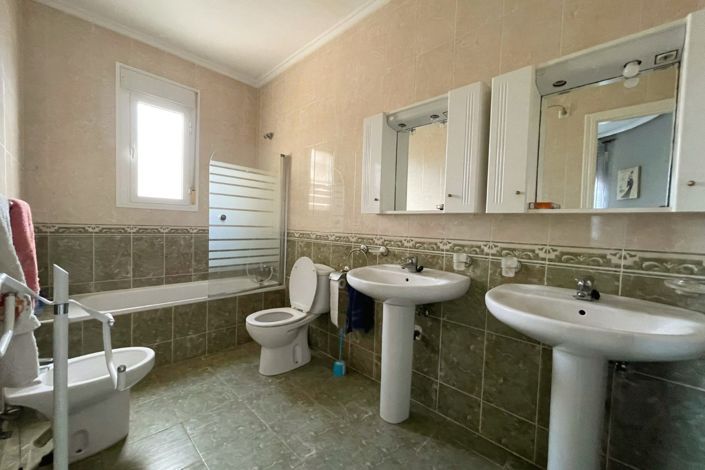 Image No.15-5 Bed Villa for sale