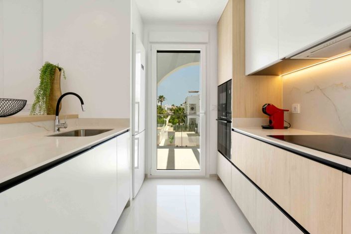 Image No.10-2 Bed Property for sale