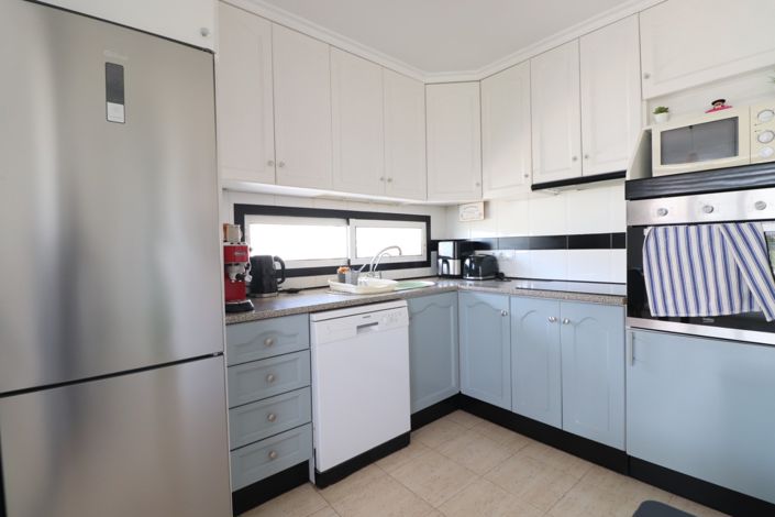 Image No.10-2 Bed Property for sale