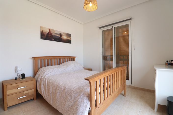 Image No.15-2 Bed Property for sale