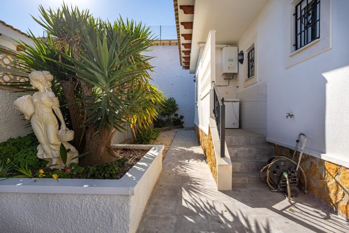 Image No.38-3 Bed Villa for sale