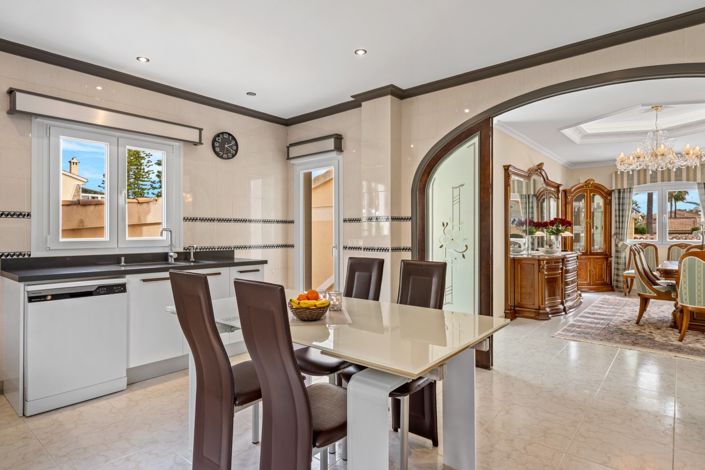 Image No.13-4 Bed Villa for sale