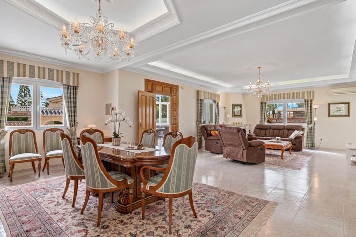 Image No.2-4 Bed Villa for sale