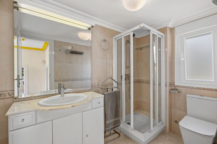 Image No.27-4 Bed Villa for sale